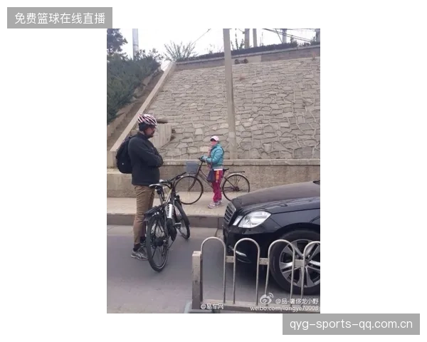 自行车少年遭遇跌倒仍推车跑完全程，精神感动全场